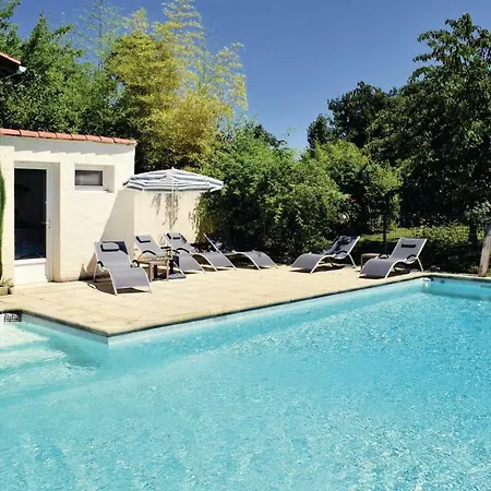 Four Bedroom Holiday In Riviere Сasa de vacaciones Labatut-Riviere