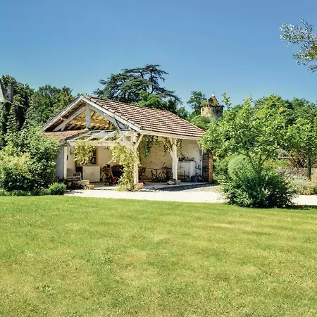 Four Bedroom Holiday In Riviere Labatut-Riviere