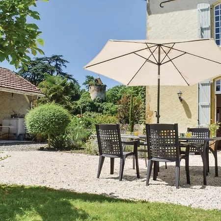 Four Bedroom Holiday In Riviere Сasa de vacaciones Labatut-Riviere